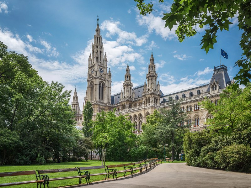 Wien „Rathaus und Zentralfriedhof“